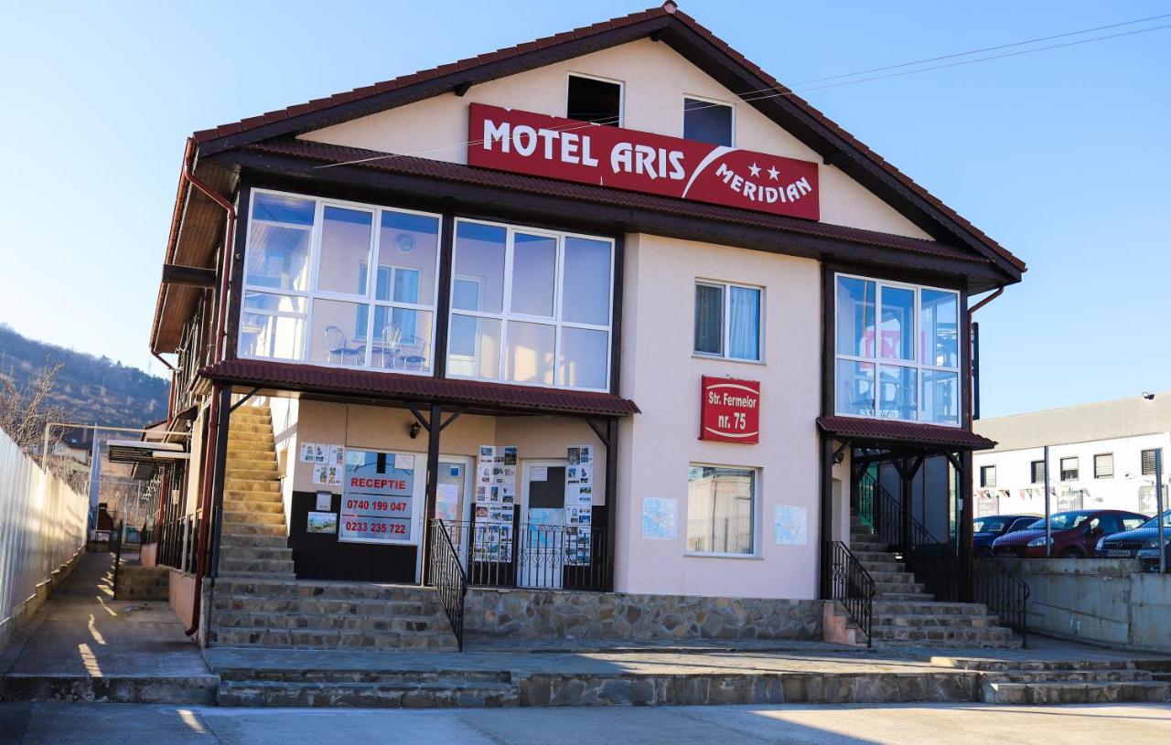 Motel Aris Meridian Piatra Neamt Exterior photo