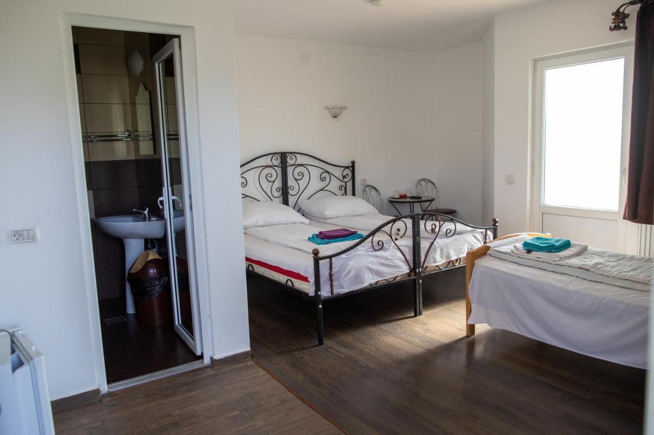 Motel Aris Meridian Piatra Neamt Exterior photo
