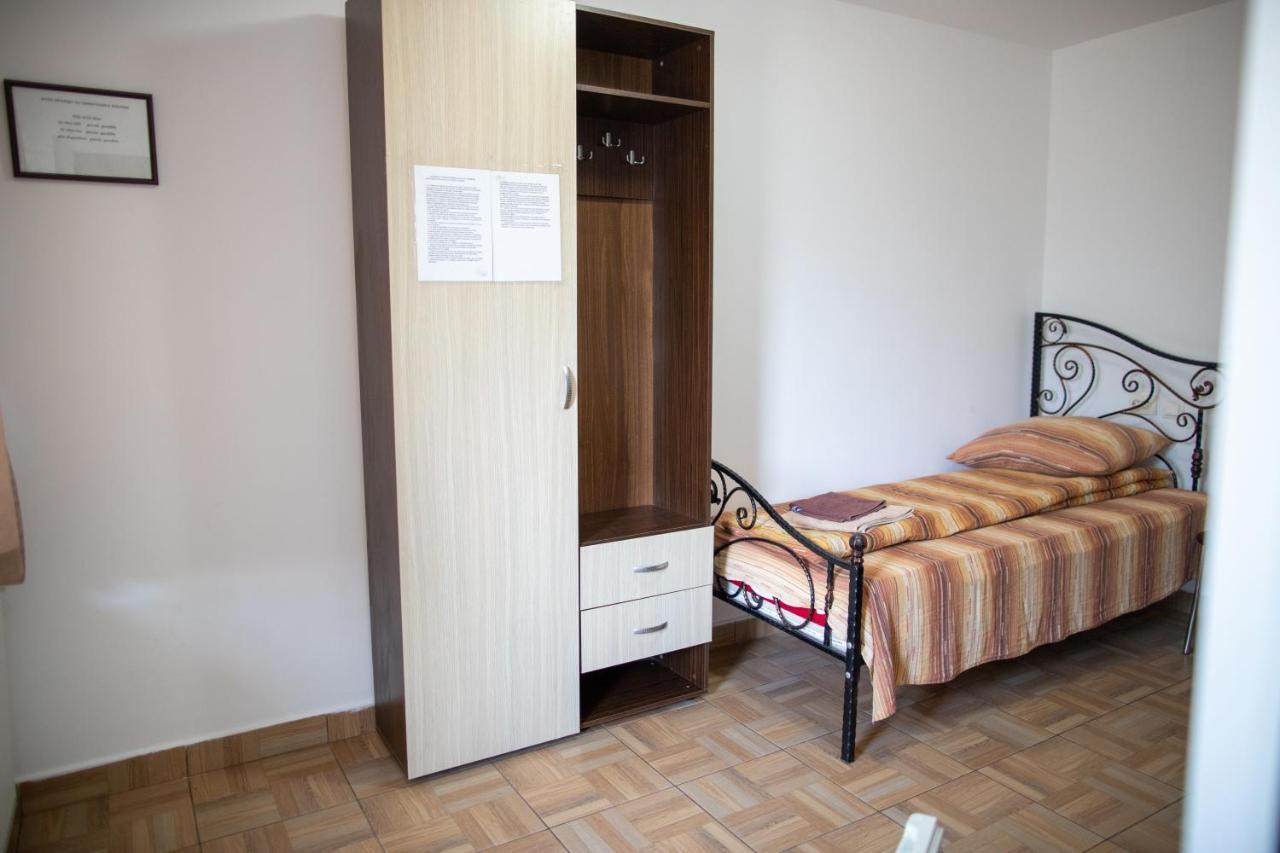 Motel Aris Meridian Piatra Neamt Exterior photo