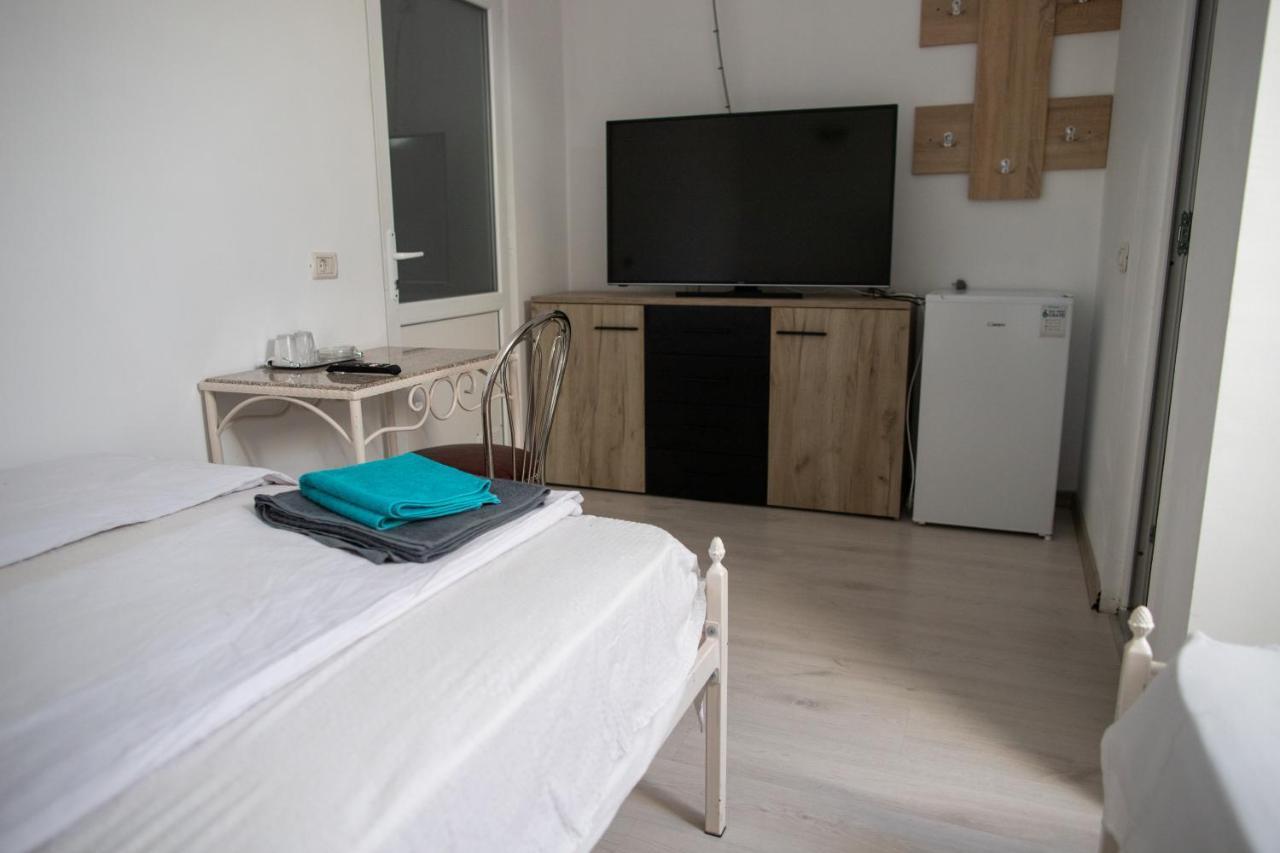Motel Aris Meridian Piatra Neamt Exterior photo
