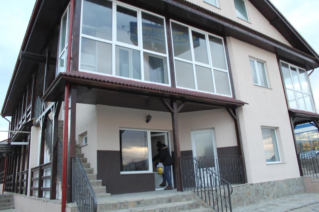 Motel Aris Meridian Piatra Neamt Exterior photo
