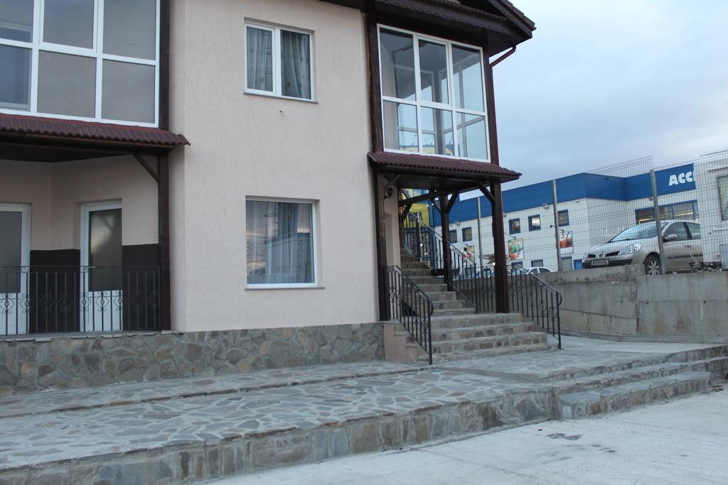 Motel Aris Meridian Piatra Neamt Exterior photo