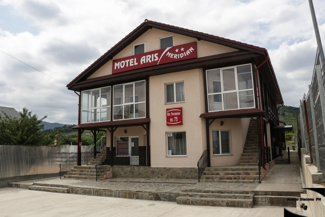 Motel Aris Meridian Piatra Neamt Exterior photo