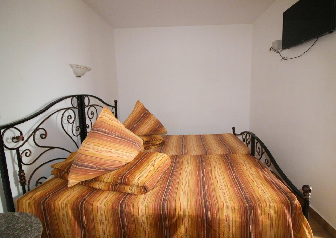 Motel Aris Meridian Piatra Neamt Exterior photo