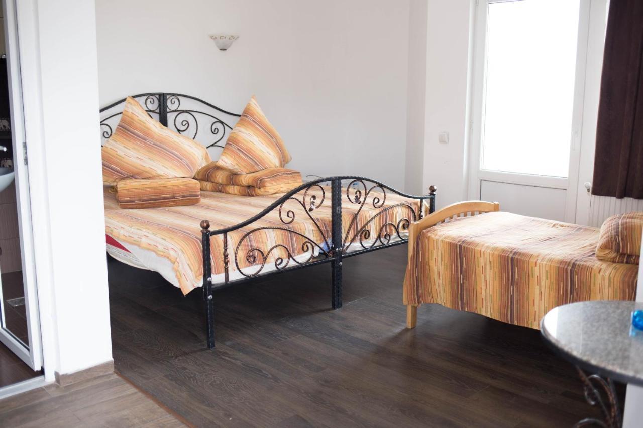 Motel Aris Meridian Piatra Neamt Exterior photo